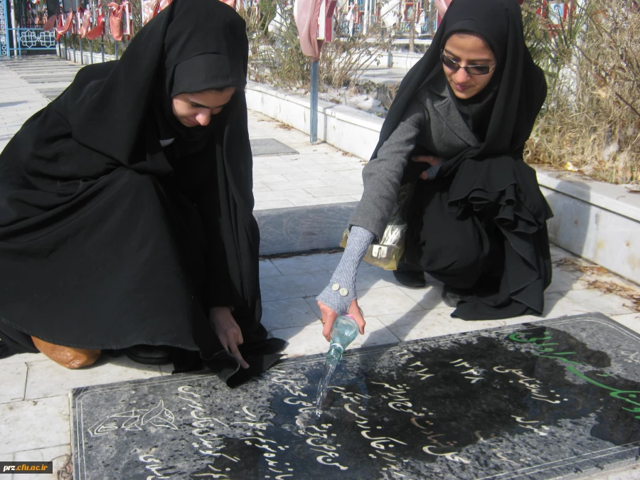 غبار روبی و عطرافشانی مزارشهدا