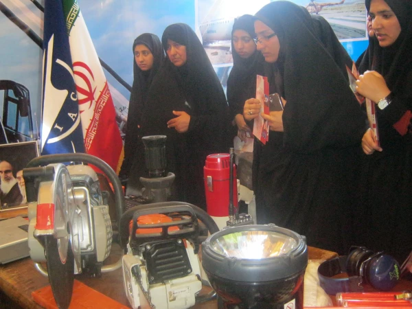 بازدید دانشجویان پردیس رسالت از نمایشگاه سپاه فرودگاه های استان به مناسبت هفته دفاع مقدس 9