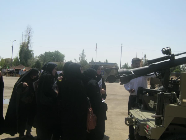 بازدید دانشجویان پردیس رسالت از نمایشگاه سپاه فرودگاه های استان به مناسبت هفته دفاع مقدس 11