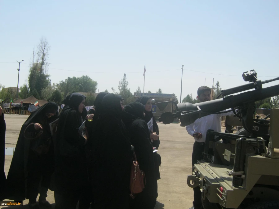 بازدید دانشجویان پردیس رسالت از نمایشگاه سپاه فرودگاه های استان به مناسبت هفته دفاع مقدس 11