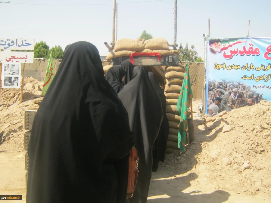 بازدید دانشجویان پردیس رسالت از نمایشگاه سپاه فرودگاه های استان به مناسبت هفته دفاع مقدس 14