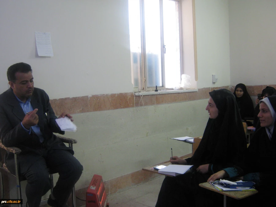 برگزاری کارگاه نقد با حضور جمعی از دانشجویان ادبیات پردیس رسالت 2