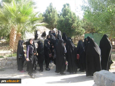 غبار روبی و گلاب افشانی آستان مقدس شهدای گمنام توسط دانشجویان و مسئولین پردیس