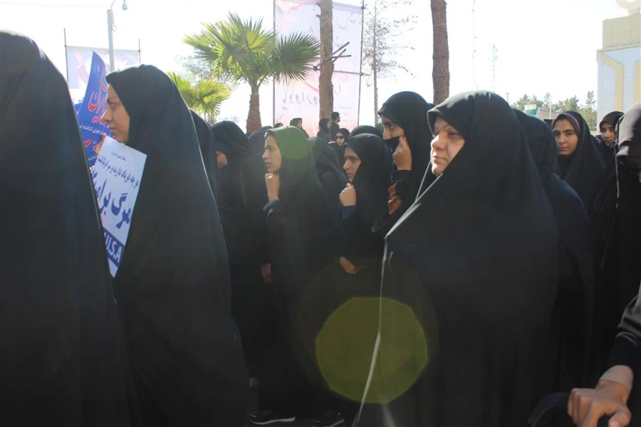 حضور  گسترده دانشجویان پردیس رسالت در راهپیمایی 22 بهمن 3