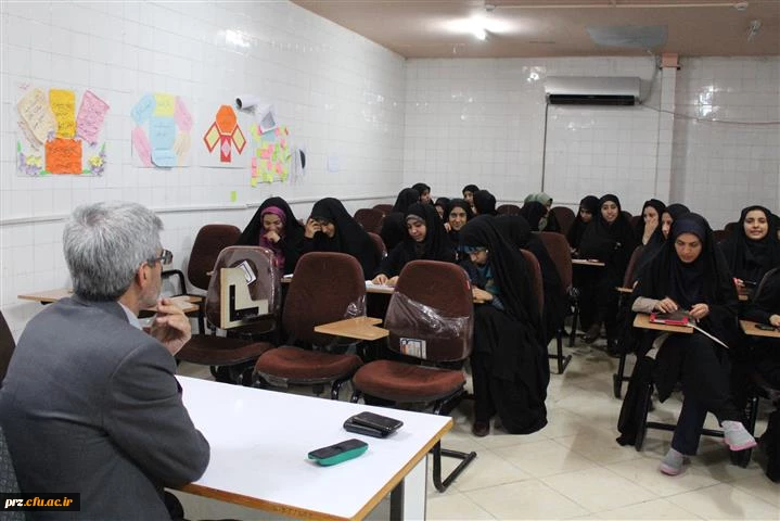 جلسه هم اندیشی دانشجویان پردیس رسالت  با حضور دکتر کاظمی 4