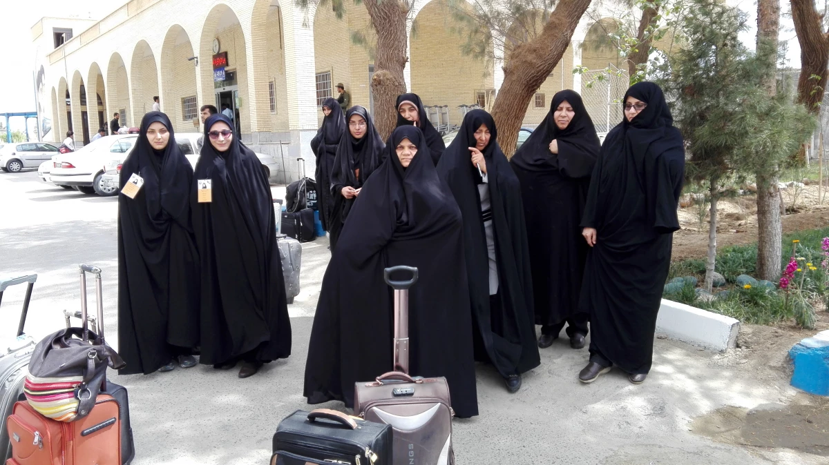 بدرقه ی دانشجو معلمان جهت دیدار با رهبری 2