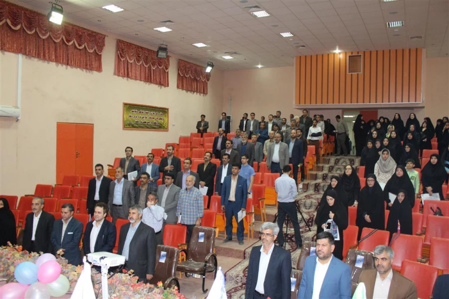 بسیج اساتید برگزار کرد:

برگزاری کارگاه آموزشی تحلیل فرصت ها ، اسیب ها و تهدیدات شبکه های اجتماعی و بازی های رایانه ای 4