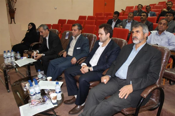 بسیج اساتید برگزار کرد:

برگزاری کارگاه آموزشی تحلیل فرصت ها ، اسیب ها و تهدیدات شبکه های اجتماعی و بازی های رایانه ای 2