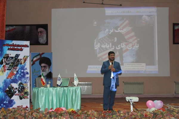 بسیج اساتید برگزار کرد:

برگزاری کارگاه آموزشی تحلیل فرصت ها ، اسیب ها و تهدیدات شبکه های اجتماعی و بازی های رایانه ای 2