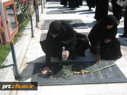 حضور بر گلزار شهدا به مناسبت هفته دفاع مقدس