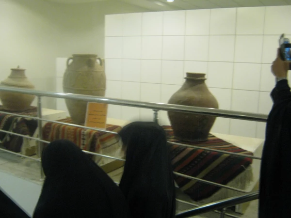 بازدید دانشجویان پردیس رسالت از موزه شرق به مناسبت هفته دفاع مقدس