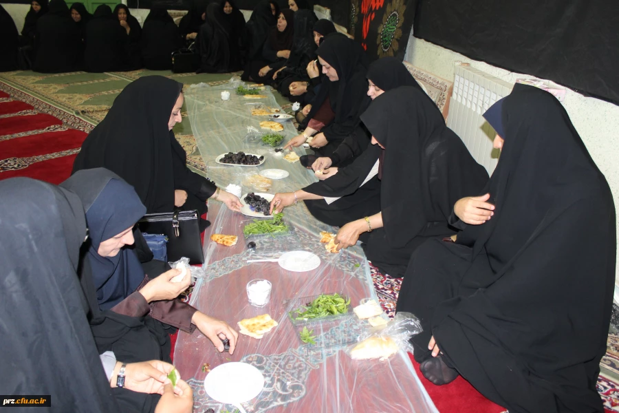 پذیرایی از مهمانان شرکت کننده ،اساتید ،دانشجویان پس از برگزاری زیارت  زیارت عاشورا