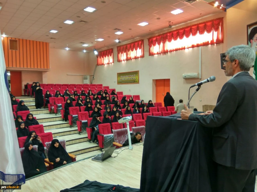 سخنرانی دکتر کاظمی در حضور دانشجویان جدید الورود
