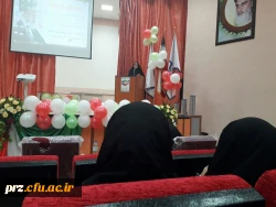 سخنرانی خانم دکتر یداله زاده در جمع دانشجویان