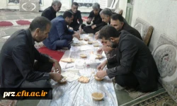 پذیرایی از همکاران پس از بزگزاری زیارت عاشورا