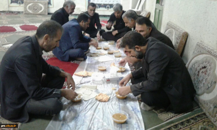 پذیرایی از همکاران پس از بزگزاری زیارت عاشورا