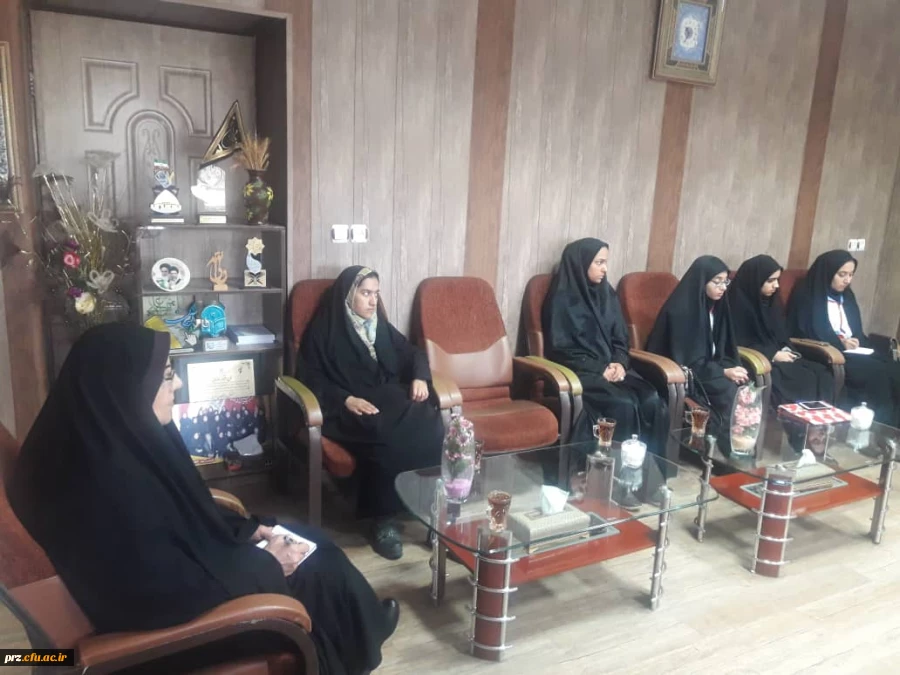 برگزاری اولین جلسه سرپرست محترم پردیس با مسئولین کانون هلال احمر 
دبیر واعضا ء پیرامون بررسی درخواست ها ومشکلات