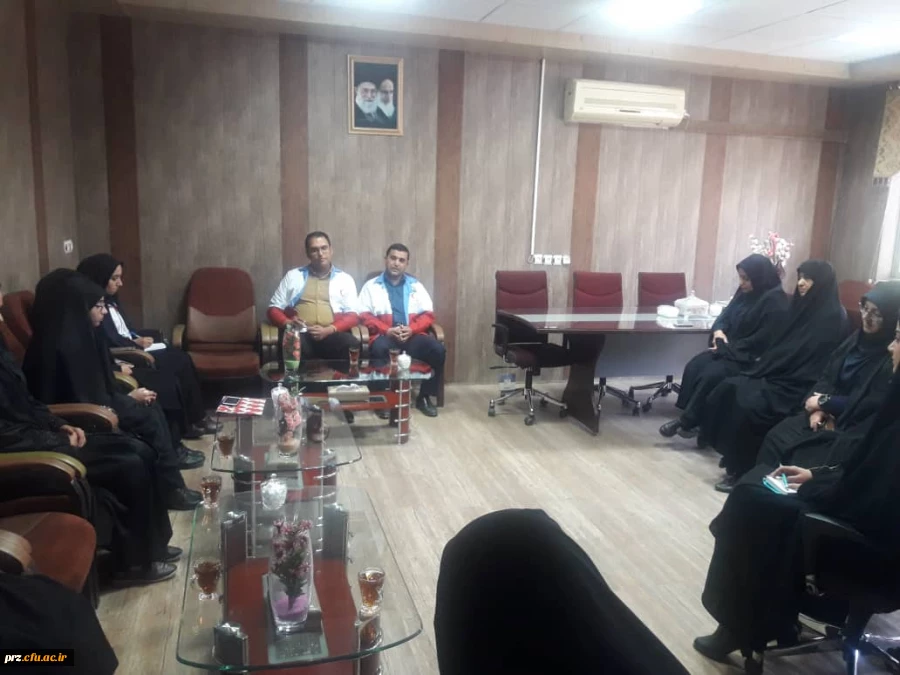 برگزاری جلسه اعضای  هلال احمر با مسئولین پردیس رسالت