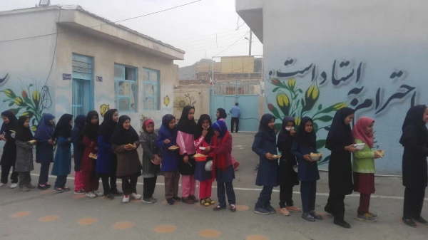 توزیع صبحانه در مدارس حاشیه شهر توسط دانشجویان ، کارکنان و حضور سرپرست  پردیس رسالت 
که با استقبال بی نظیر دانش آموزان قرار گرفت