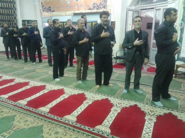برگزاری مراسم پر فیض زیارت عاشورا با حضورحجت الاسلام حاج آقا موحد ، همکاران مدیریت استانی وپردیس  در نمازخانه پردیس رسالت برگزار گردید. 4