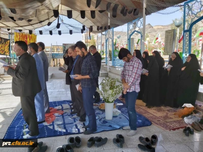 غبارروبی و عطرافشانی مزار شهدا بمناسبت هفته دفاع مقدس باحضور اساتید و کارکنان دانشگاه فرهنگیان