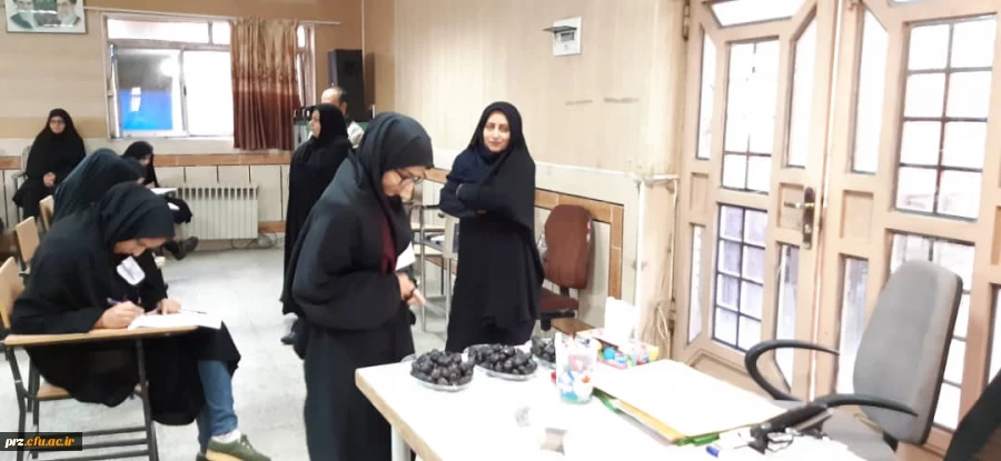 آغاز برگزاری امتحانات با پخش خرما به مناسبت شهادت حاج قاسم سلیمانی 2