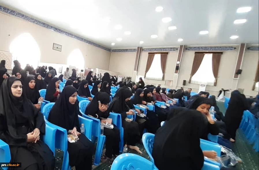 حضور دانشجویان در برگزاری مراسم دهه ی فجر در حسینیه ی ثار الله  2