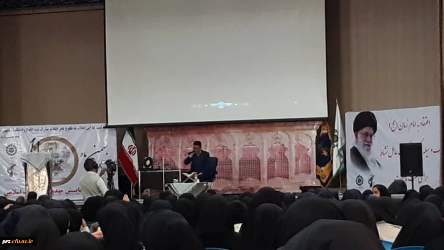 حضور دانشجویان در برگزاری مراسم دهه ی فجر در حسینیه ی ثار الله  3