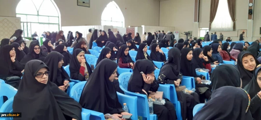 حضور دانشجویان در برگزاری مراسم دهه ی فجر در حسینیه ی ثار الله  2