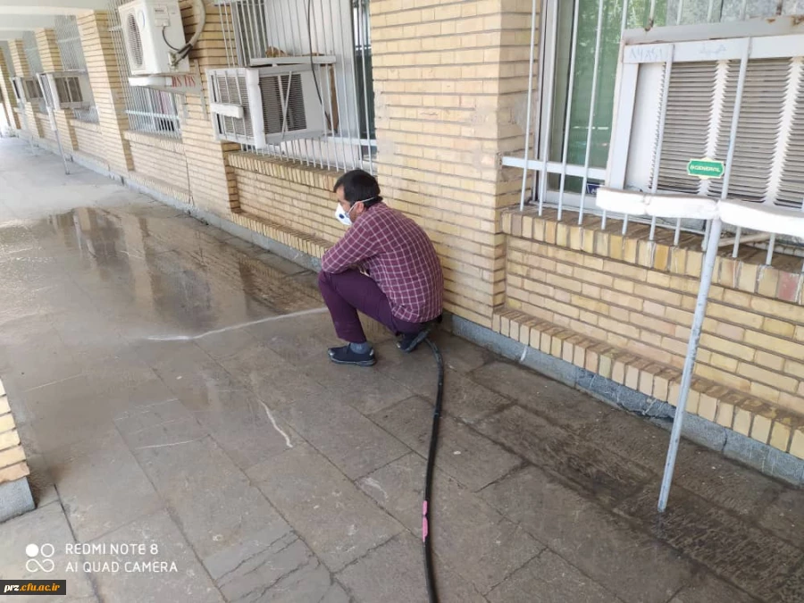 نظافت خوابگاه و محوطه پردیس توسط نیروهای خدماتی