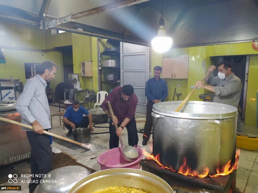 پخت حلیم به مناسبت ماه مبارک رمضان و شهادت امام علی (ع)